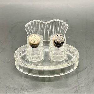 *VINTAGE* Hazel Atlas “Tail Fan” Glass Salt & Pepper Shakers With Holder